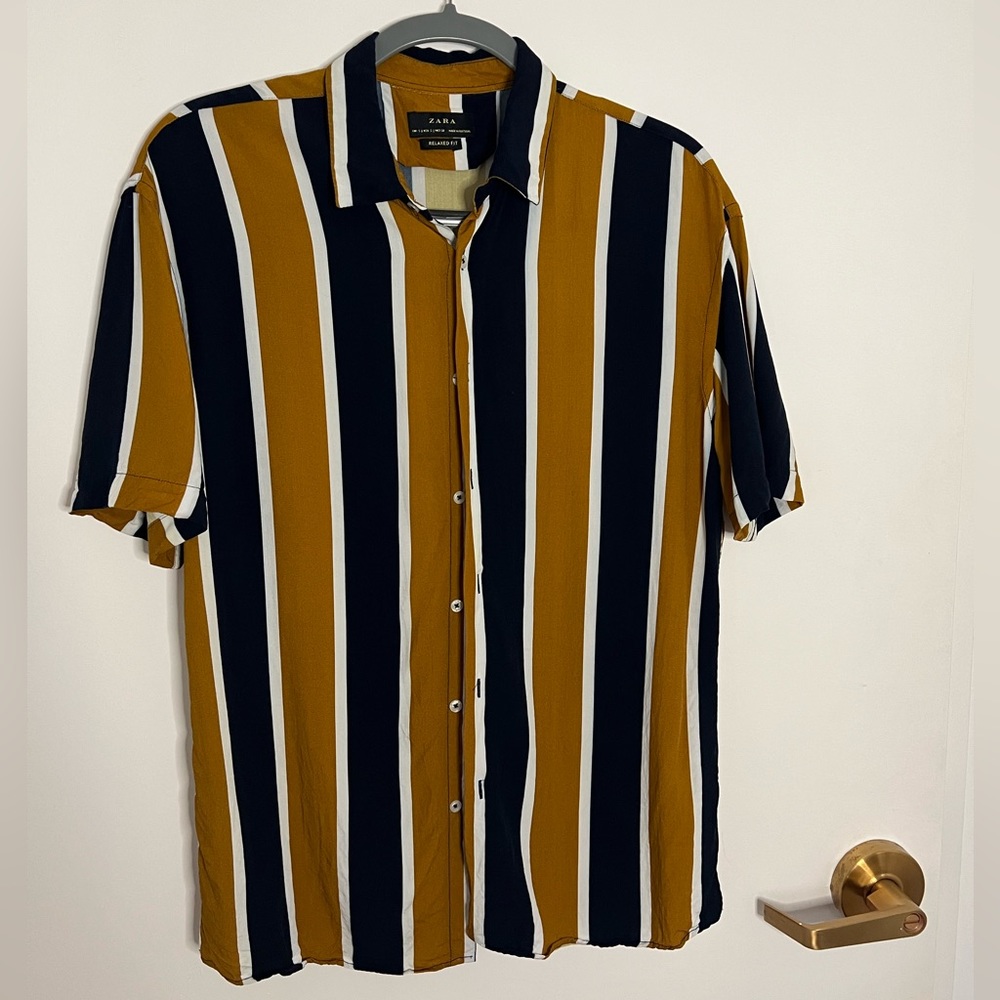 Zara Men’s Relaxed Fit Summer Button up size small